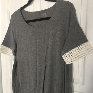 LAST CHANCE Loft Hi Low Lo Tee Gray